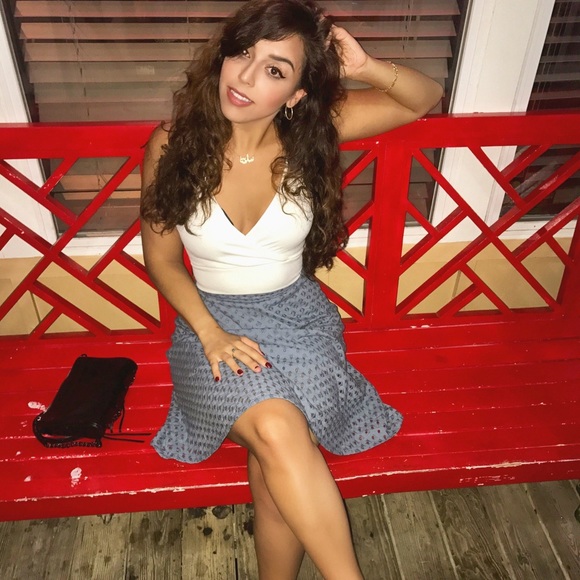 Meet your Posher, Celine - Picture 3 of 4